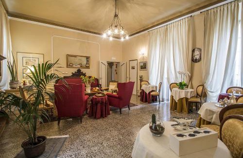 Lucca Historical Center Cama Y Desayuno | Relais San Lorenzo