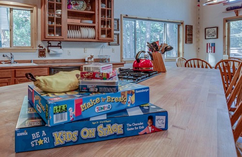 Graeagle Casa | Relax and cozy-in with friends at this spacious Graeagle cabin