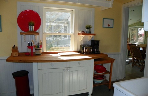 Cape May Point Casa | Relax and experience Cape May Point in this Carpenter Gothic cottage