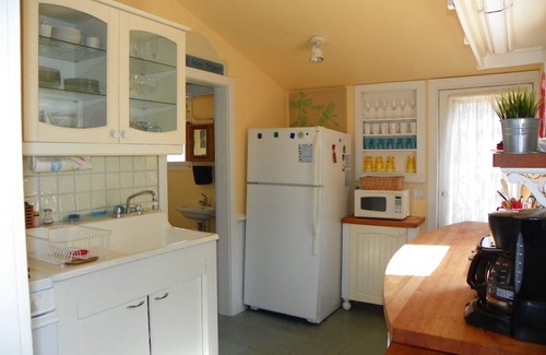 Cape May Point Casa | Relax and experience Cape May Point in this Carpenter Gothic cottage