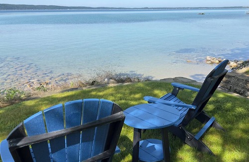 Lake Township Casa | Relax and play in the blue waters of Crystal Lake