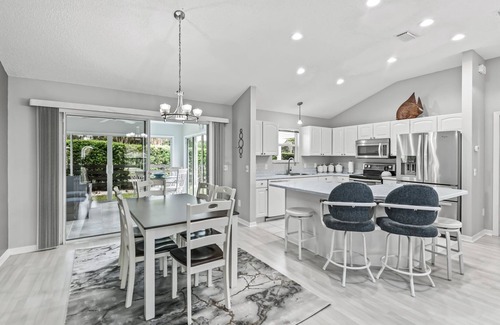 The Villages Casa | Relax and Play in Paradise, Golf, Tennis, pools and Live entertainment