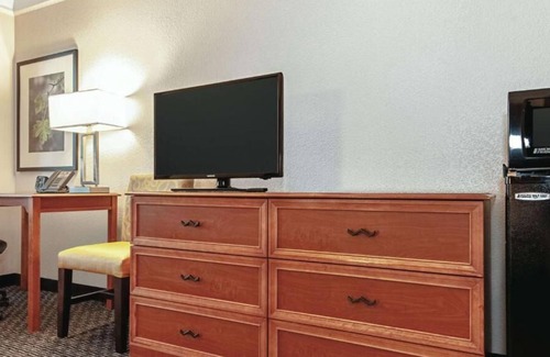 Guasti Casa | Relax and Recharge! 4 Great Units! Close to Cucamonga-Guasti Regional Park!