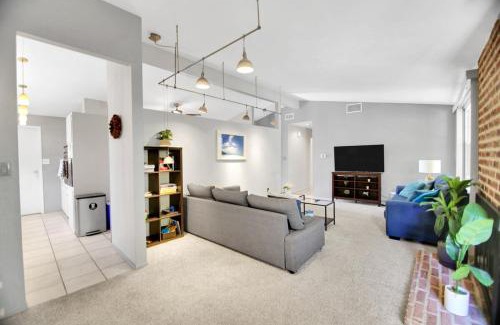 Birdland Casa | Relax and Recharge here Close to All Attractions