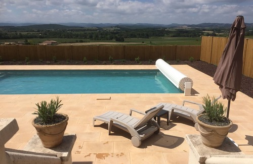 Malvies Villa | Relajarse y recargar en esta villa familiar de lujo con piscina y unas vistas impresionantes.