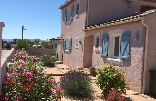 Malvies Villa | Relajarse y recargar en esta villa familiar de lujo con piscina y unas vistas impresionantes.