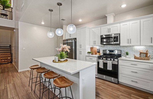 El Paso Casa | Relax and recharge in this stylish West El Paso home featuring a spacious king suite, dedicated workspace, and a private fenced backyard with BBQ grill and outdoor seating. Just minutes from shopping, dining, and hiking trails, it’s the perfect stay!
