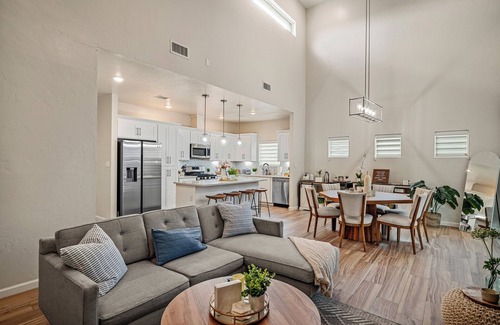 El Paso Casa | Relax and recharge in this stylish West El Paso home featuring a spacious king suite, dedicated workspace, and a private fenced backyard with BBQ grill and outdoor seating. Just minutes from shopping, dining, and hiking trails, it’s the perfect stay!