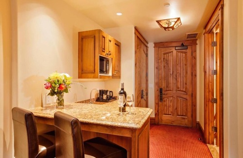 Vail Hotel | Relax and Recharge! Mountain View Near Gondola One, Hot Tub, On-site Restaurant!