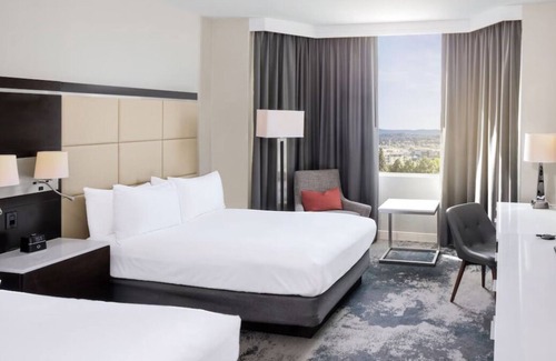 Redwood Shores Casa | Relax and Recharge! Pet-friendly Accommodation with Scenic Views, Outdoor Pool!