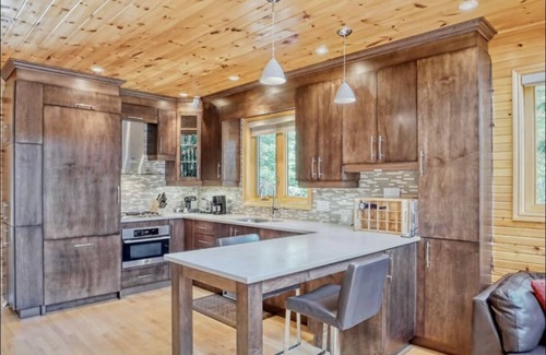 Val-des-Monts Cabaña | Relax and Rejuvenate at Kamanik Guest House near Ottawa
