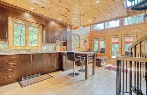 Val-des-Monts Cabaña | Relax and Rejuvenate at Kamanik Guest House near Ottawa