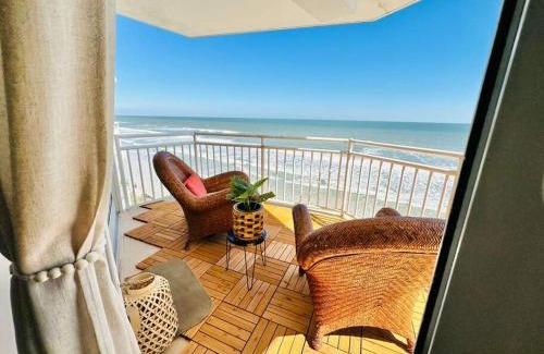Daytona Beach Shores Apartamento | Relax and Retreat at BellaView603 - Comfortable Oceanfront Condo