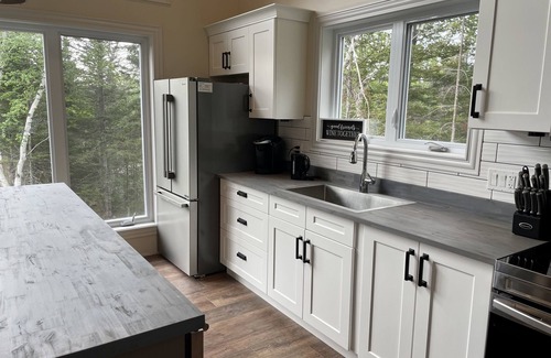 Port Blandford Cabaña | Relax and Revitalize at Sprucewood Cottage