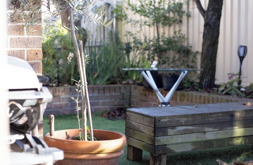 Ballarat North Casa | Relax and unwind in this quirky, art-filled retreat in Ballarat North