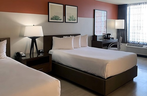 Downtown Las Vegas Hotel | Relax and Unwind! 2 Comfortable Units, Pool, Free Parking, Near Mob Museum