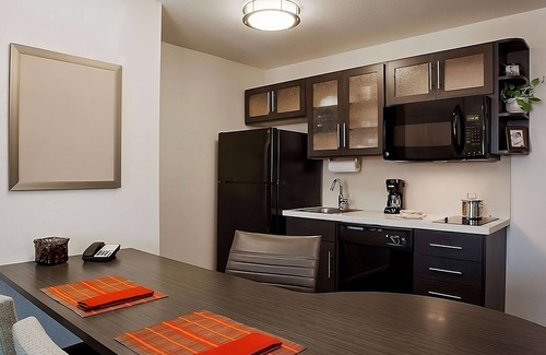 Southfield Hotel | Relax and Unwind! 2 Family-friendly Rooms To Stay At! W/ Kitchen! Free Parking