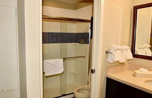 San Bruno Complejo | Relax and Unwind! 2 Spacious Units, Free Breakfast, Outdoor Pool, Pet-friendly!