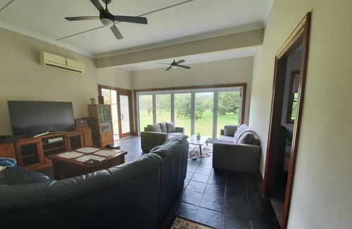 Salt Ash Casa | RELAX AND UNWIND AND ENJOY THE COASTAL VIBE.