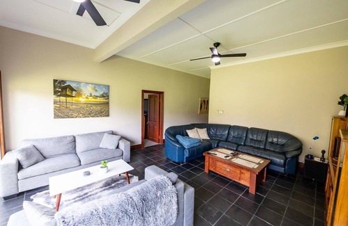 Salt Ash Casa | RELAX AND UNWIND AND ENJOY THE COASTAL VIBE.