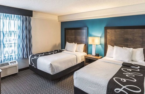 Ahwatukee Foothills Casa | Relax and Unwind! Free Breakfast, Free Parking, Onsite Pool