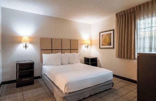 Park Central Hotel | Relax and Unwind! Full Kitchen, FREE Parking, Pets Allowed!