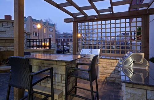 Kutzky Park Hotel | Relax and Unwind! Fully Equipped Kitchen, Indoor Pool, Free Breakfast!