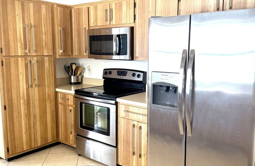 Pelican Casa | Relax and unwind at the Cozy Estate on the Lake