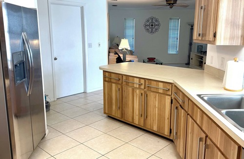 Pelican Casa | Relax and unwind at the Cozy Estate on the Lake
