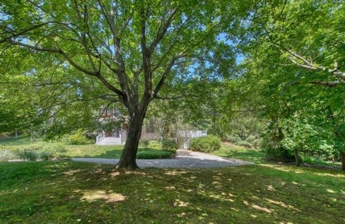 Shelter Island Heights Casa | Relax at a private beach! Three bedrooms await you near Shelter Island beaches!