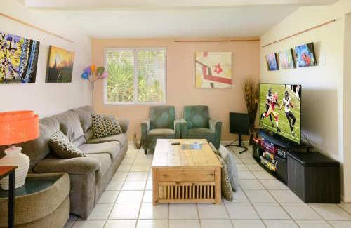 Tucson Casa | Relax at Artist's Secret Garden, KOI pond & COOL WATER jacuzzi, 4 BIG groups