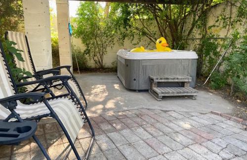 Tucson Casa | Relax at Artist's Secret Garden, KOI pond & COOL WATER jacuzzi, 4 BIG groups