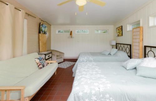 Tucson Casa | Relax at Artist's Secret Garden, KOI pond & COOL WATER jacuzzi, 4 BIG groups