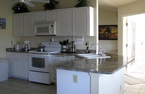 Cape Coral Casa | Relájese en Fabulosa Villa Génova!