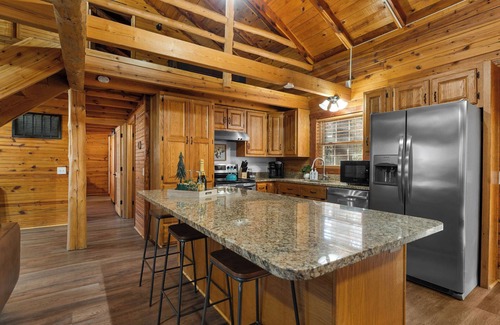 Branson Cabina | Relax at Hillside Haven:2BR Log Cabin with Hot Tub