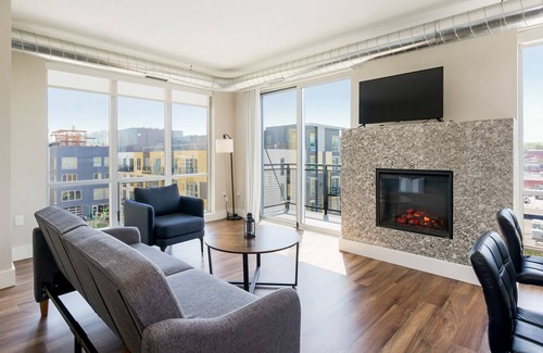 Crossroads Arts District Condominio | Relax at Our Lavish Retreat Close to Arrowhead Stadium 648