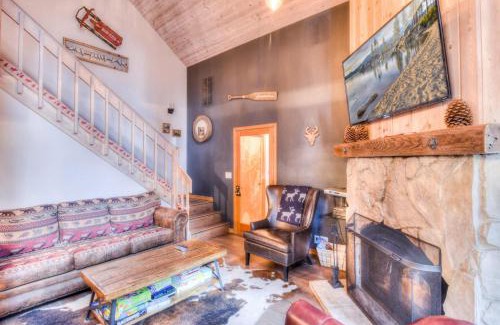 Tahoma Casa | Relax at Rustic Tahoe Charm - Minutes to Lake