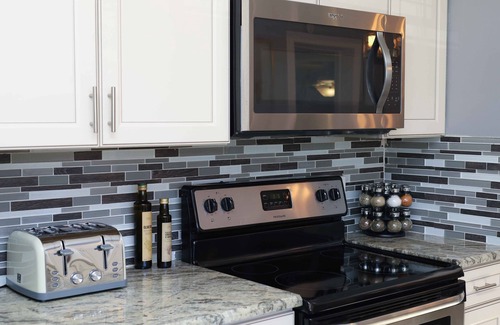 Hunt Club Villa | Relax at Serenity – Heated Pool Spa WIFI BBQ Near Beach