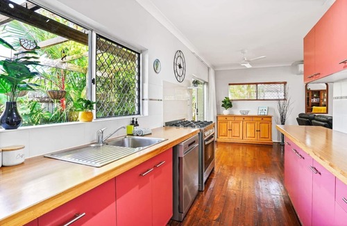 Kewarra Beach Casa | Relax at Sudbury Shores Beach House- Tropical Kewarra Beach Retreat | Lagoon Pool + Outdoor Bath