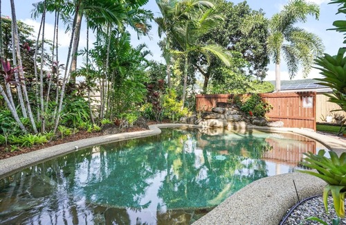 Kewarra Beach Casa | Relax at Sudbury Shores Beach House- Tropical Kewarra Beach Retreat | Lagoon Pool + Outdoor Bath