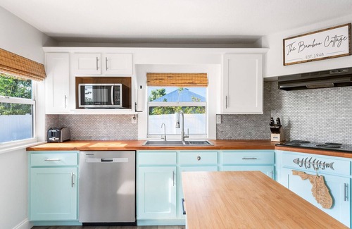 Englewood Cabaña | Relax at The Bamboo Cottage - Walk to Dearborn St, minutes to local beaches!