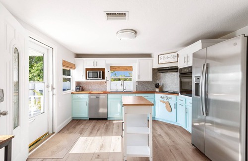 Englewood Cabaña | Relax at The Bamboo Cottage - Walk to Dearborn St, minutes to local beaches!