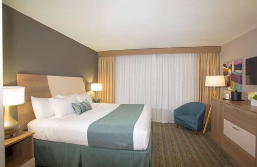 Mid Beach Hotel | Relax at the Coast – Pool, Beach Access, Balcony, and Walkable Fun - 3 Units