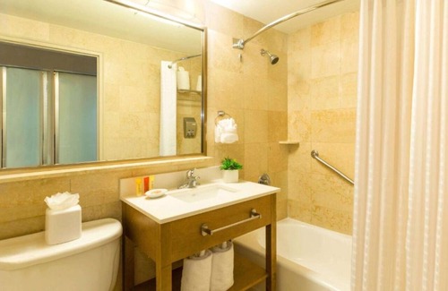 Mid Beach Hotel | Relax at the Coast – Pool, Beach Access, Balcony, and Walkable Fun - 3 Units
