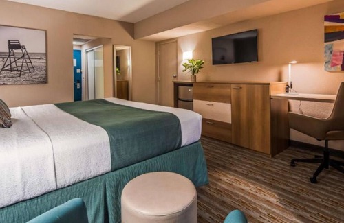 Mid Beach Hotel | Relax at the Coast – Pool, Beach Access, Balcony, and Walkable Fun - 3 Units