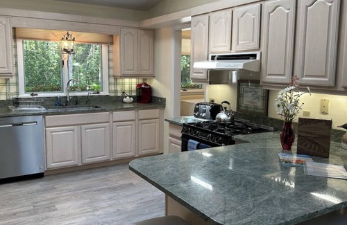 Glen Arbor Casa | Relax at The Crystal View Weaver House on the Crystal River in Glen Arbor