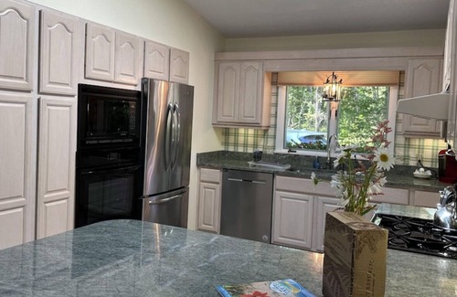 Glen Arbor Casa | Relax at The Crystal View Weaver House on the Crystal River in Glen Arbor