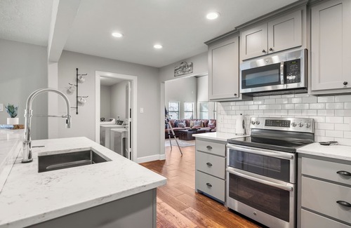 Canyon Lake Casa | Relax at the lake! Large 5 room / 3 bath house w/ hot tub pet friendly