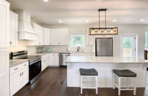 McMinnville Casa | Relax at the Modern Farmhouse known as the 73 at Magnolia Corner.