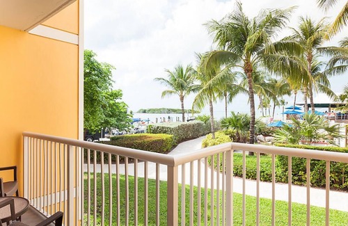Marathon Complejo | Relax at the studio room in Bluegreen Vacations The Hammocks